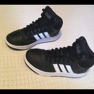 Adidas Hoops Mid 3.0 Sneaker - Kids size 2 black/white EUC